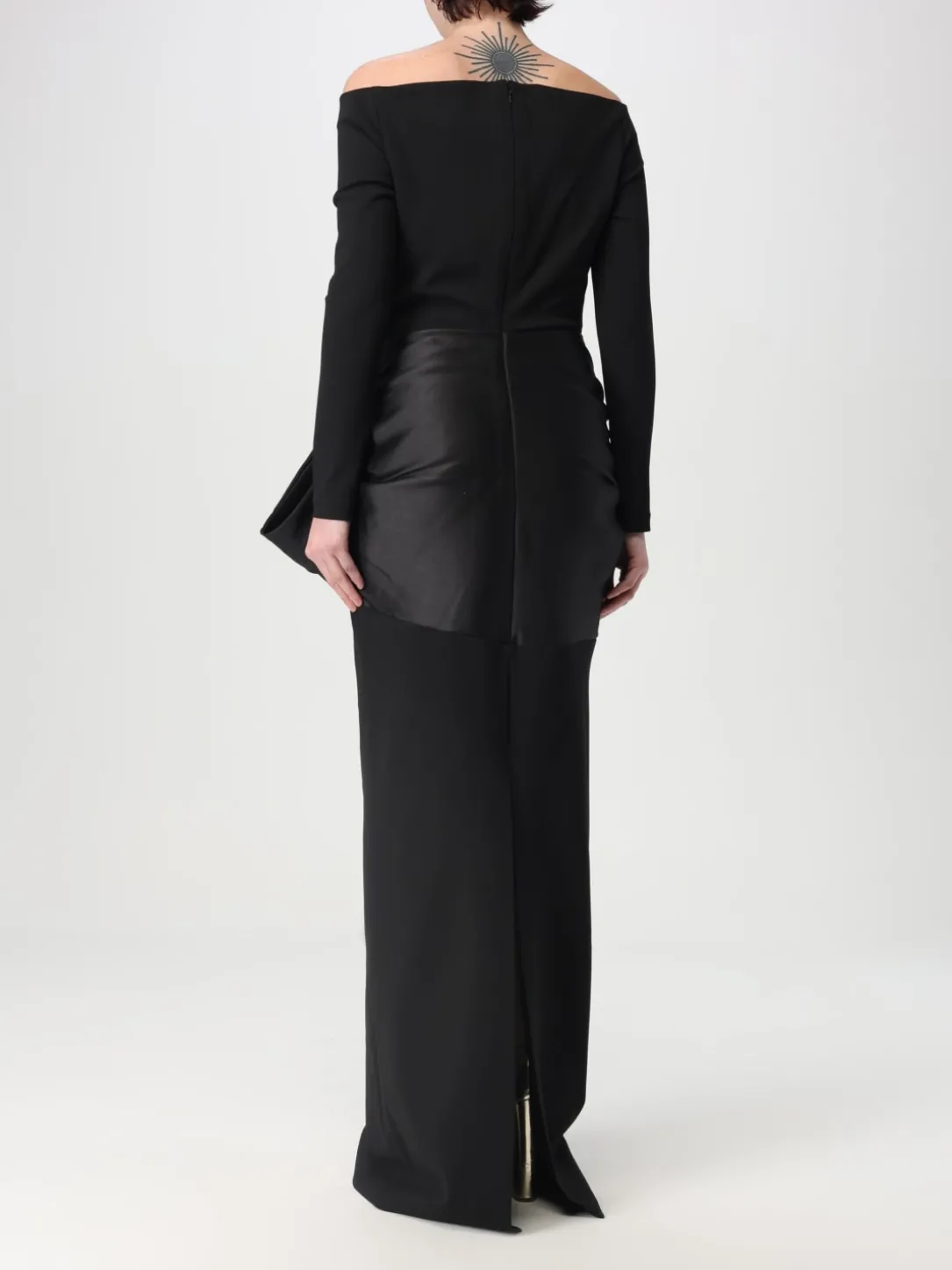 Abito Solace London in crêpe