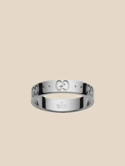 Anello Icon Gucci in oro bianco con GG inciso