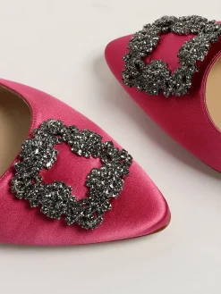 Ballerina Manolo Blahnik in raso con fibbia gioiello