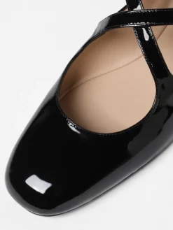 Ballerina Stuart Weitzman in vernice