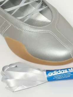 Ballerina Taekwondo Adidas Originals in pelle laminata