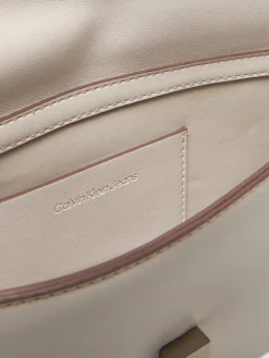 Borsa a spalla Sculpted Flap in pelle sintetica Calvin Klein