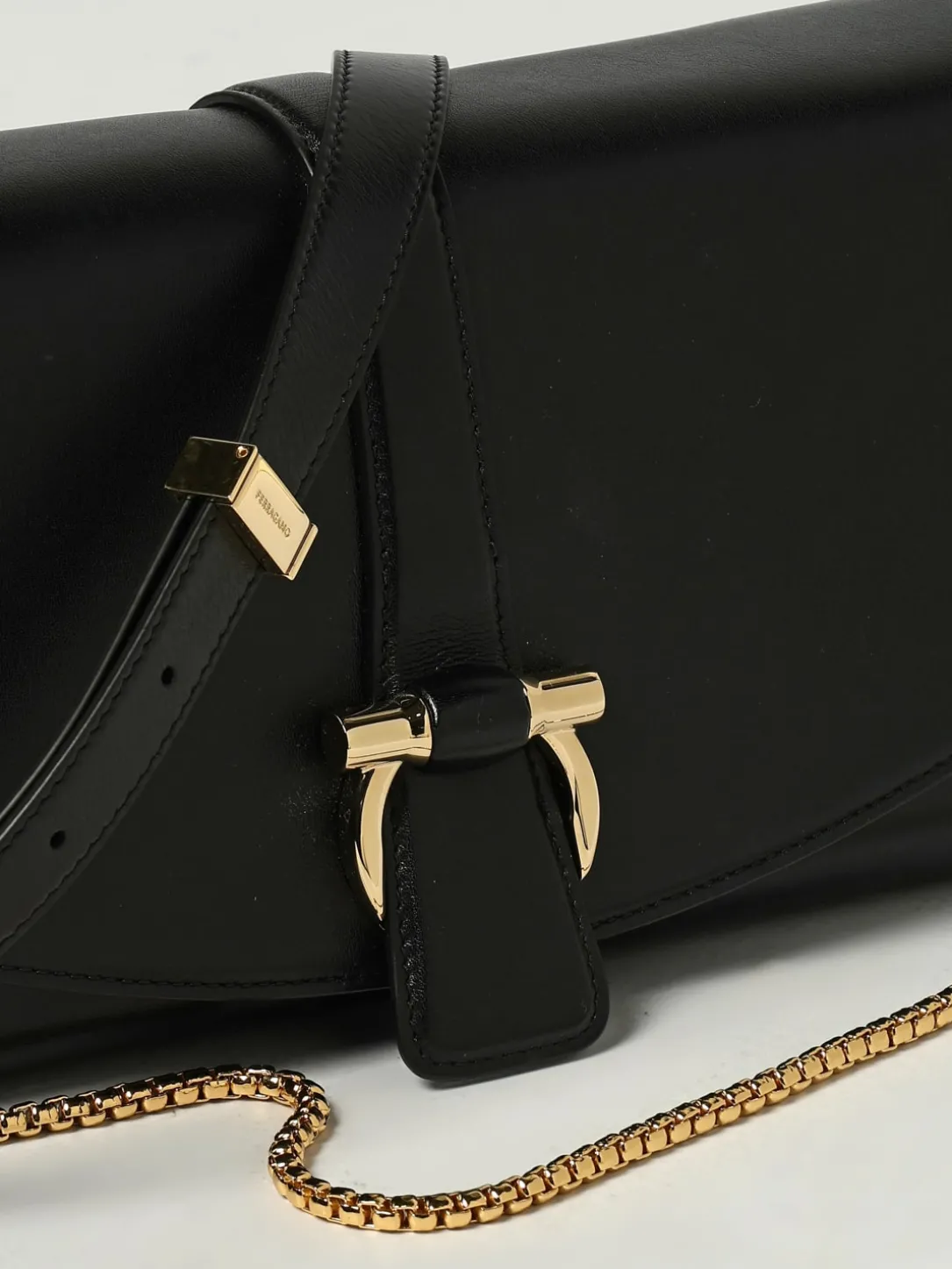 Borsa Ferragamo in pelle