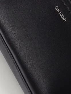 Borsa mini a tracolla in pelle sintetica Calvin Klein