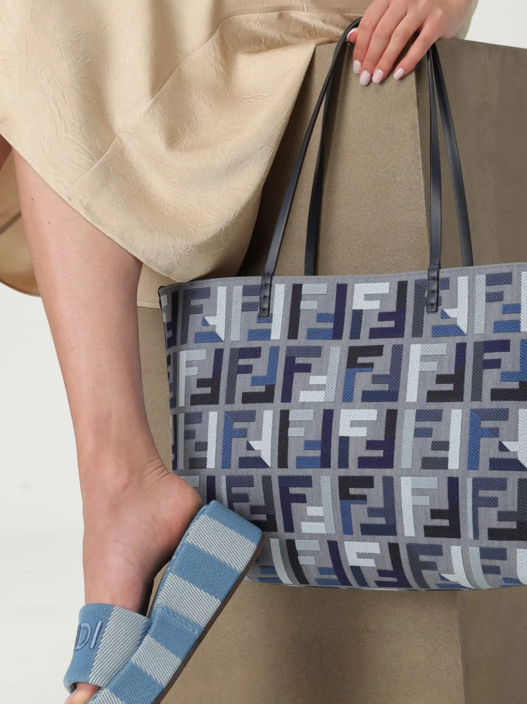 Borsa Shopper in canvas Roll Large Fendi