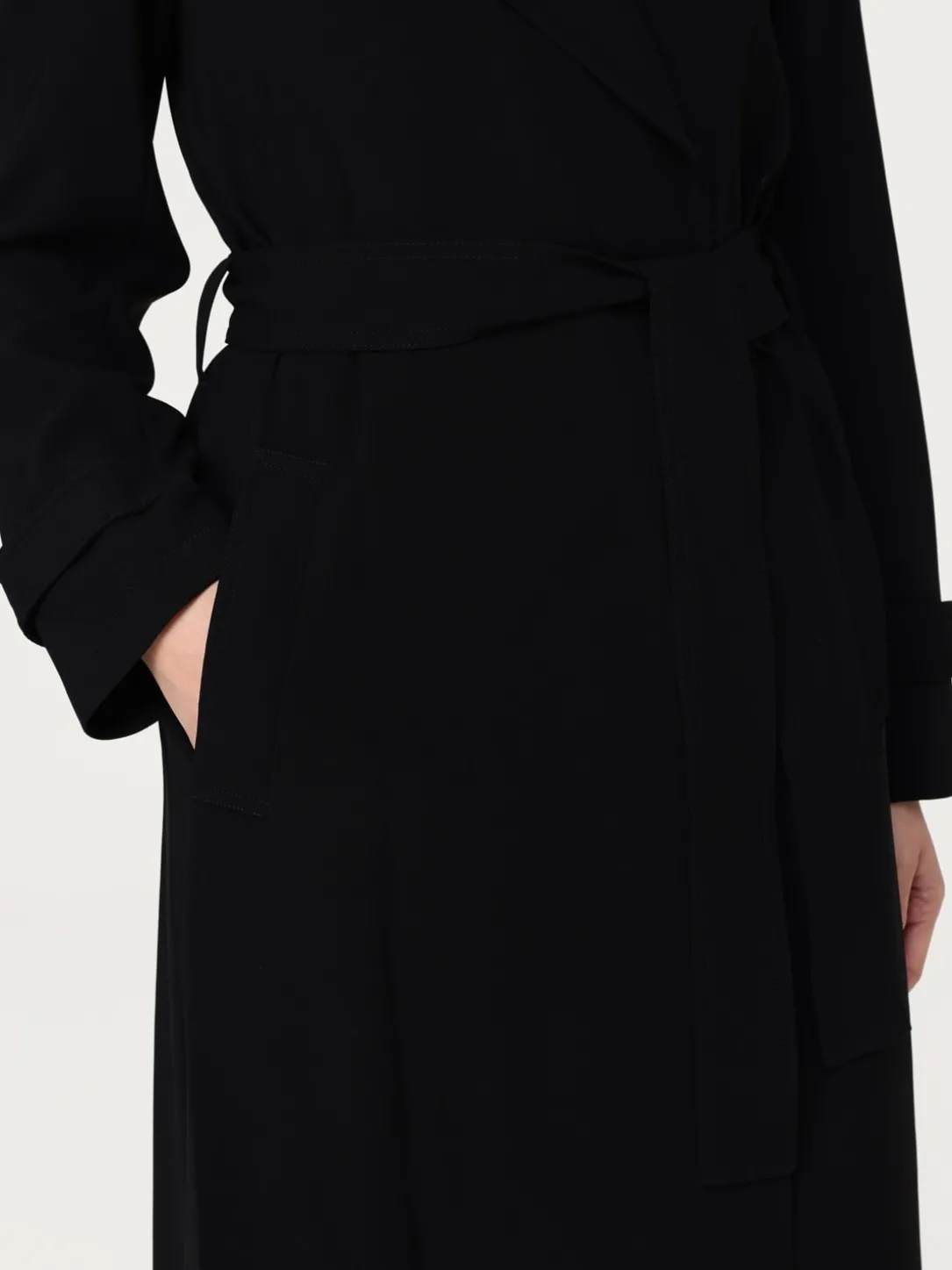 Cappotto a vestaglia con cinta in poliestere