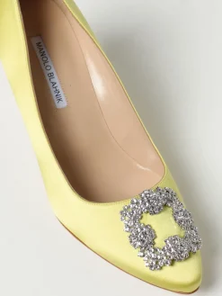 Décolleté Hangisi Manolo Blahnik in raso con fibbia gioiello
