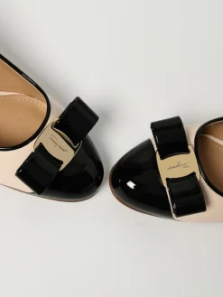 Décolleté Vara Ferragamo in pelle