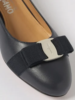 Décolleté Vara Ferragamo in pelle