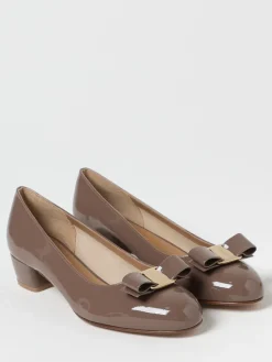 Décolleté Vara Ferragamo in pelle verniciata