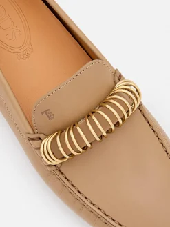 Mocassino Tod's in pelle con anelli metallici