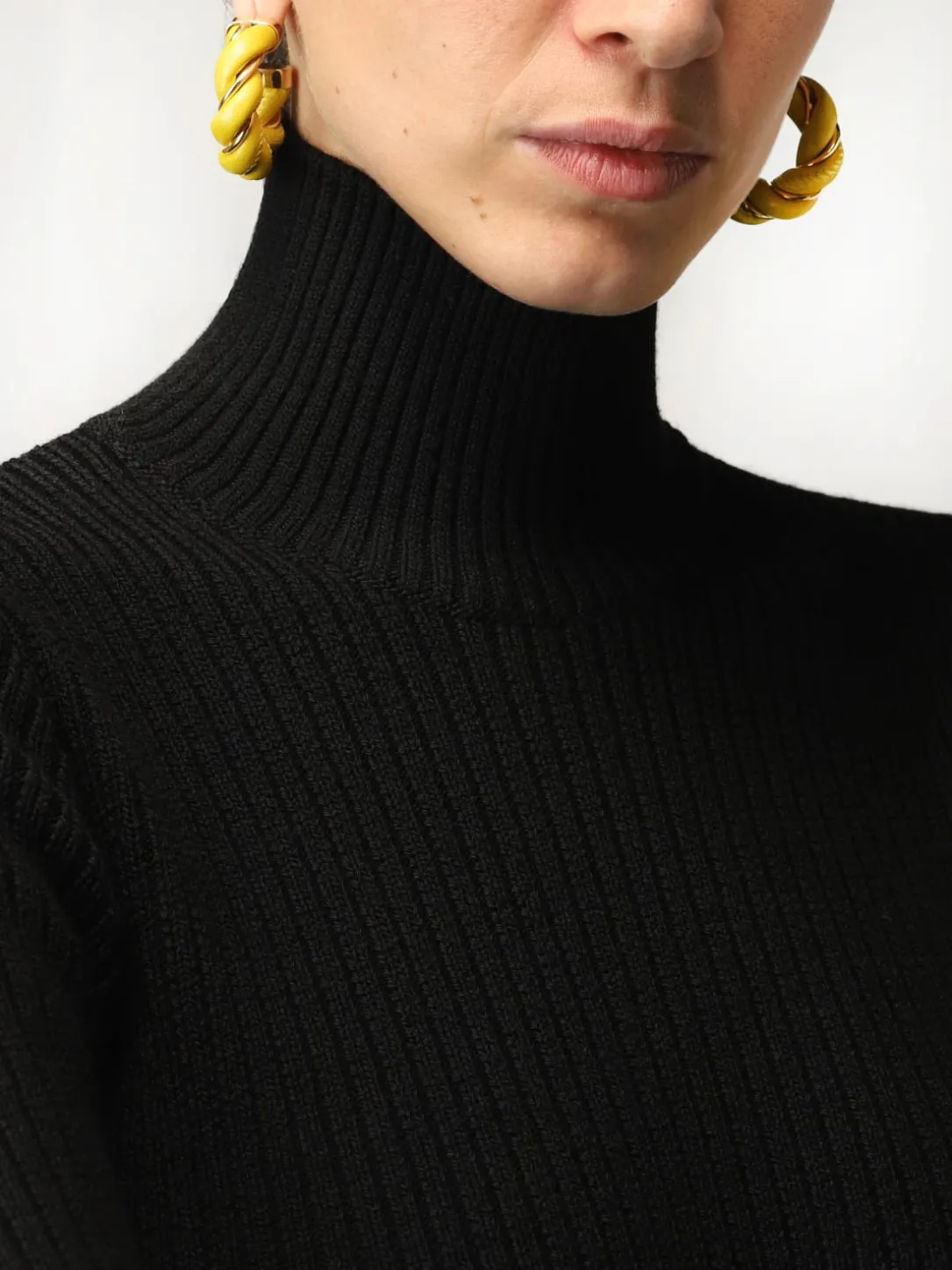 Orecchini Bottega Veneta a cerchi in nappa intrecciata