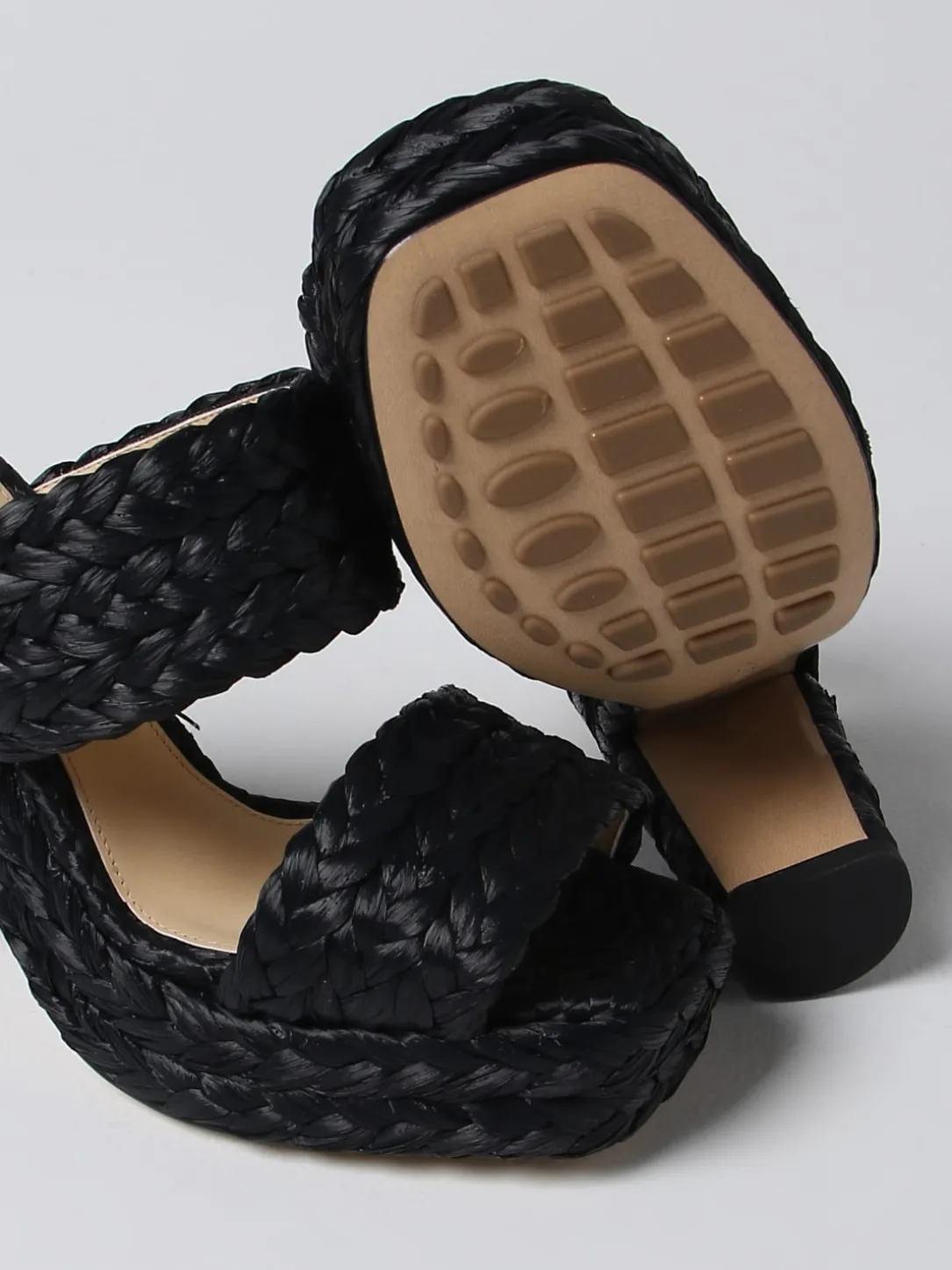 Sandalo Canalazzo Bottega Veneta in rafia intrecciata