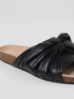 Sandalo JW Anderson in pelle drappeggiata con fiocco